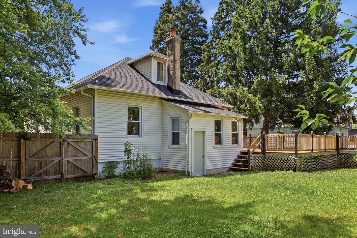 214 N Hills Avenue photo 40