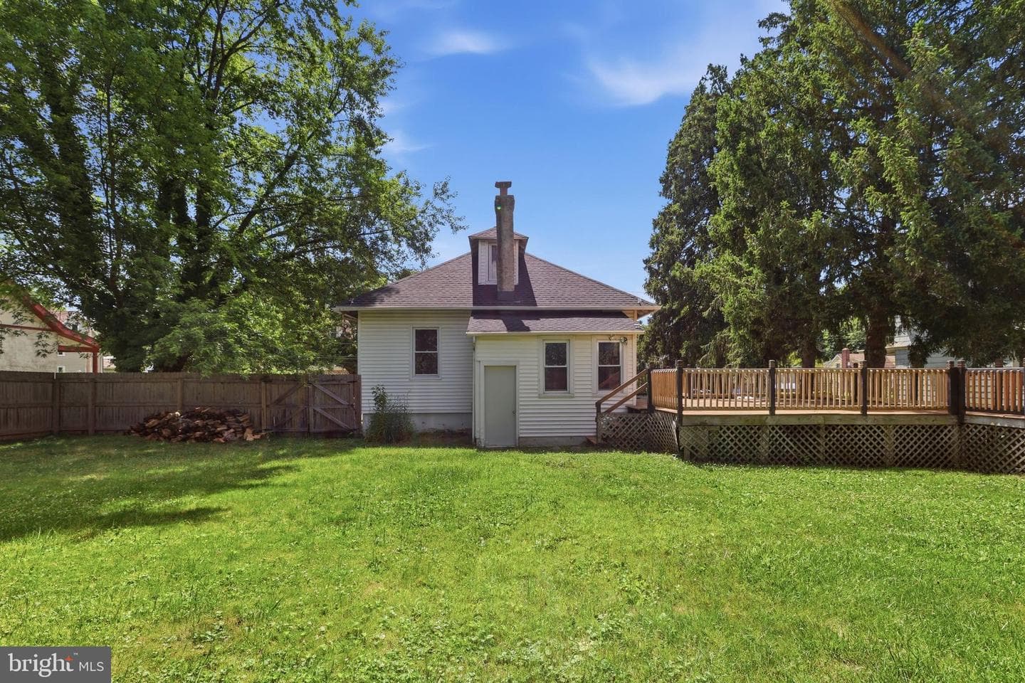 214 N Hills Avenue photo 45