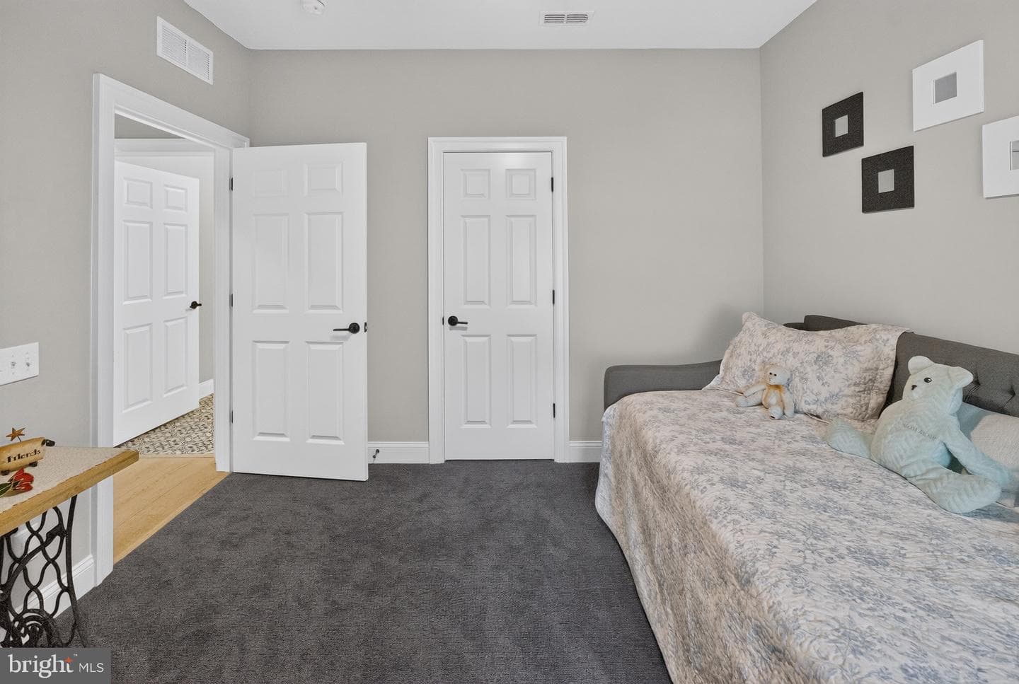 1011 Victoria Court photo 18