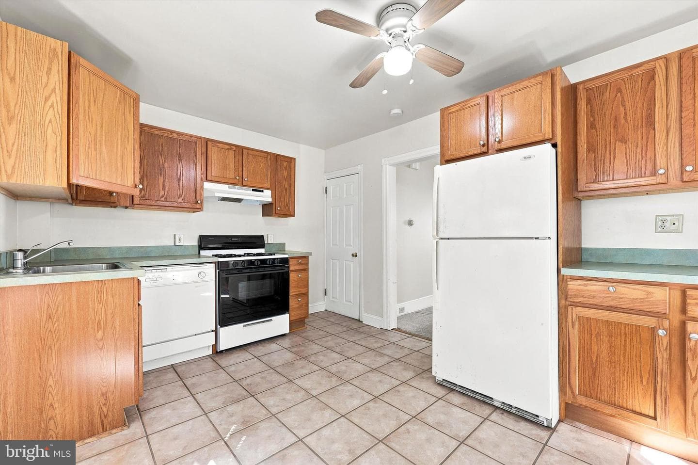 223 Sheas Terrace photo 5