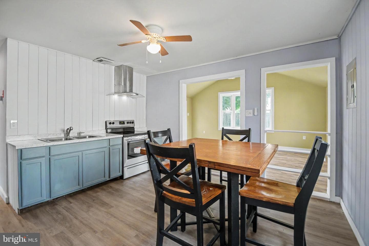 356 W Beech Street photo 13
