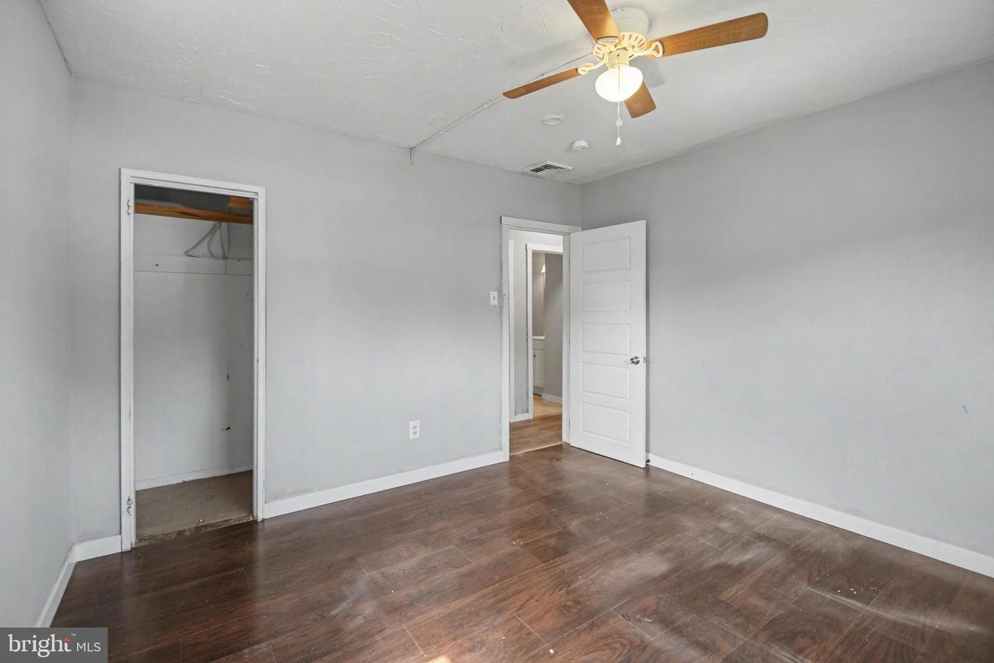 356 W Beech Street photo 20