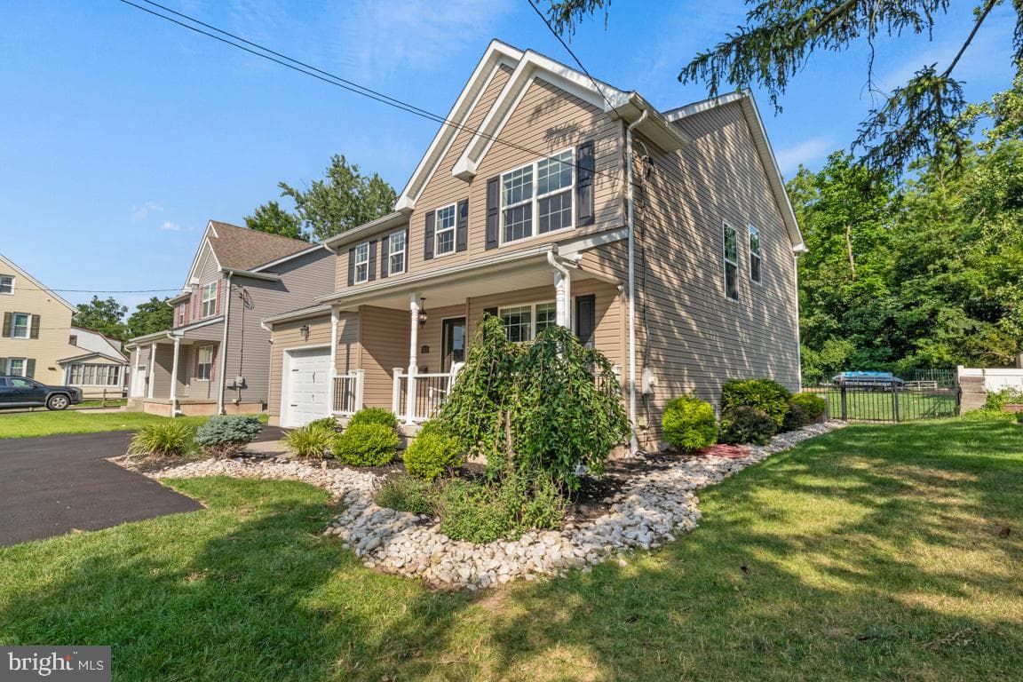 709 E Walnut Street photo 2