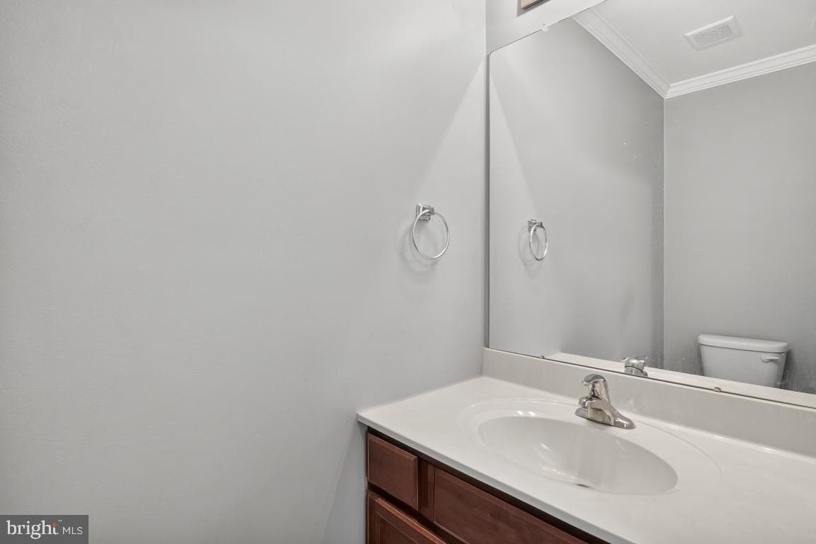 709 E Walnut Street photo 33
