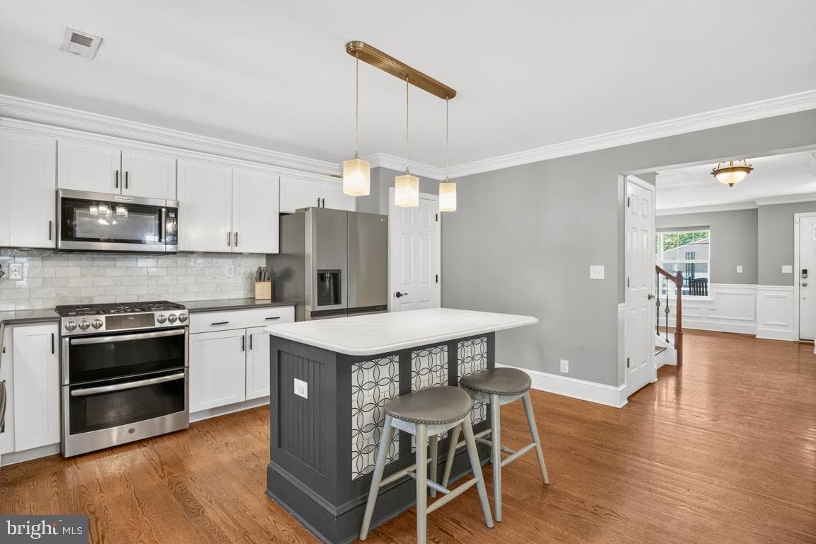 709 E Walnut Street photo 9
