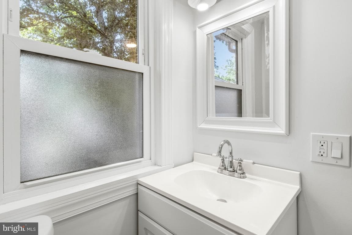 705 E Walnut Street photo 15