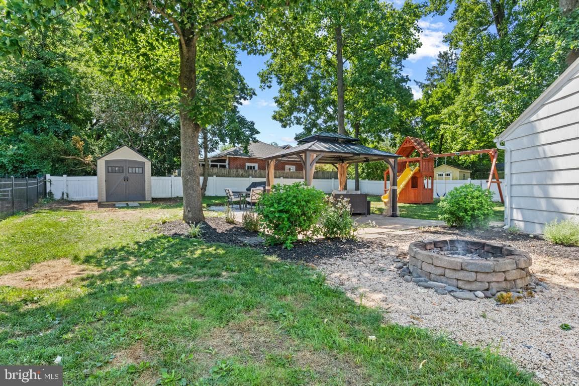 705 E Walnut Street photo 28