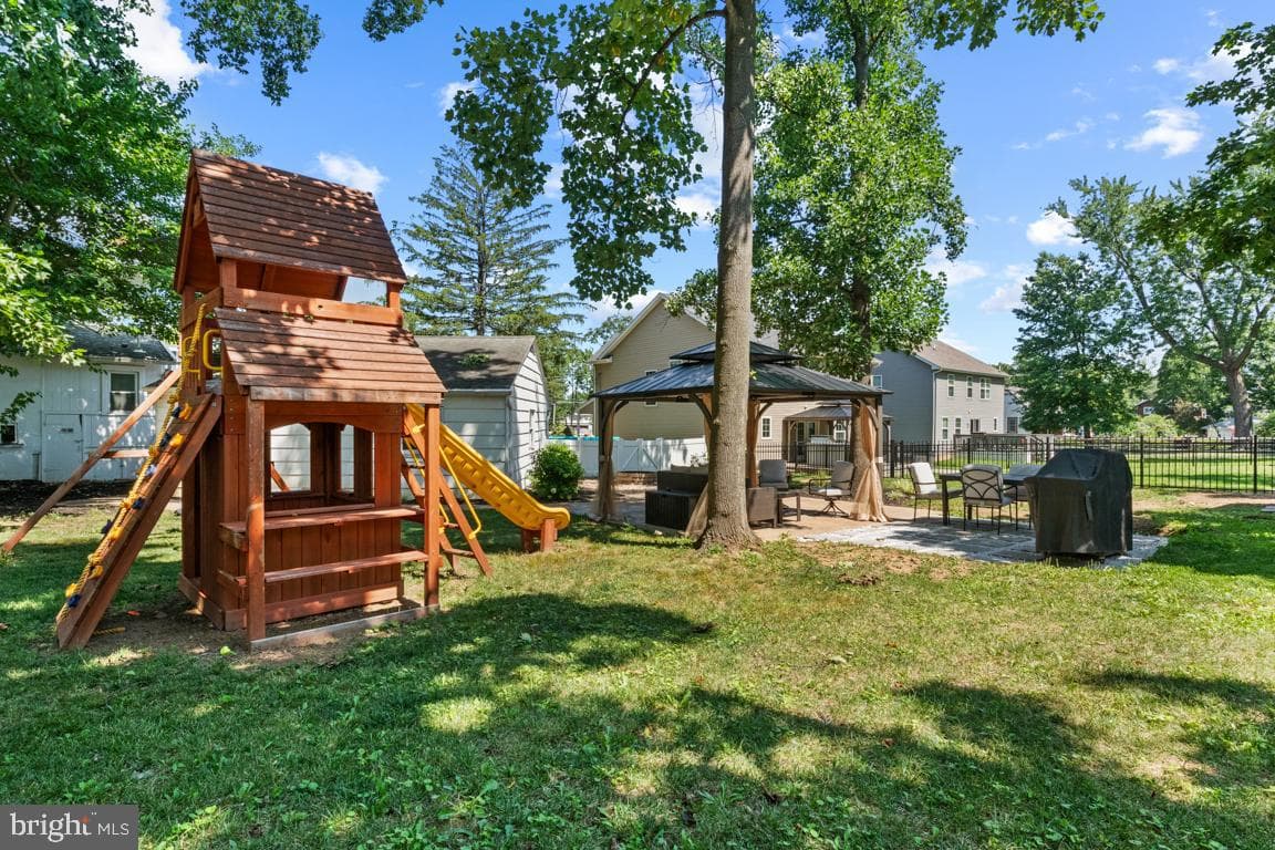 705 E Walnut Street photo 29