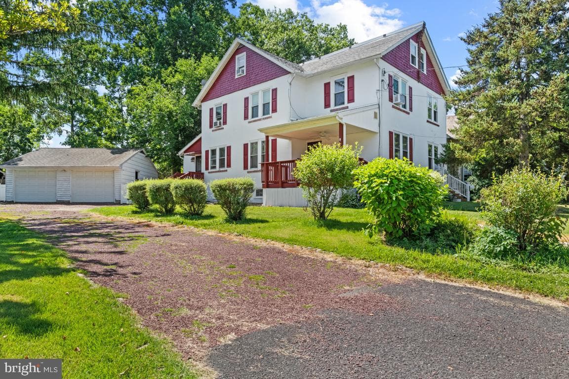 705 E Walnut Street photo 3