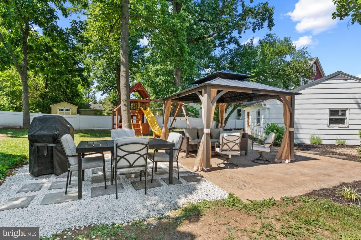 705 E Walnut Street photo 30