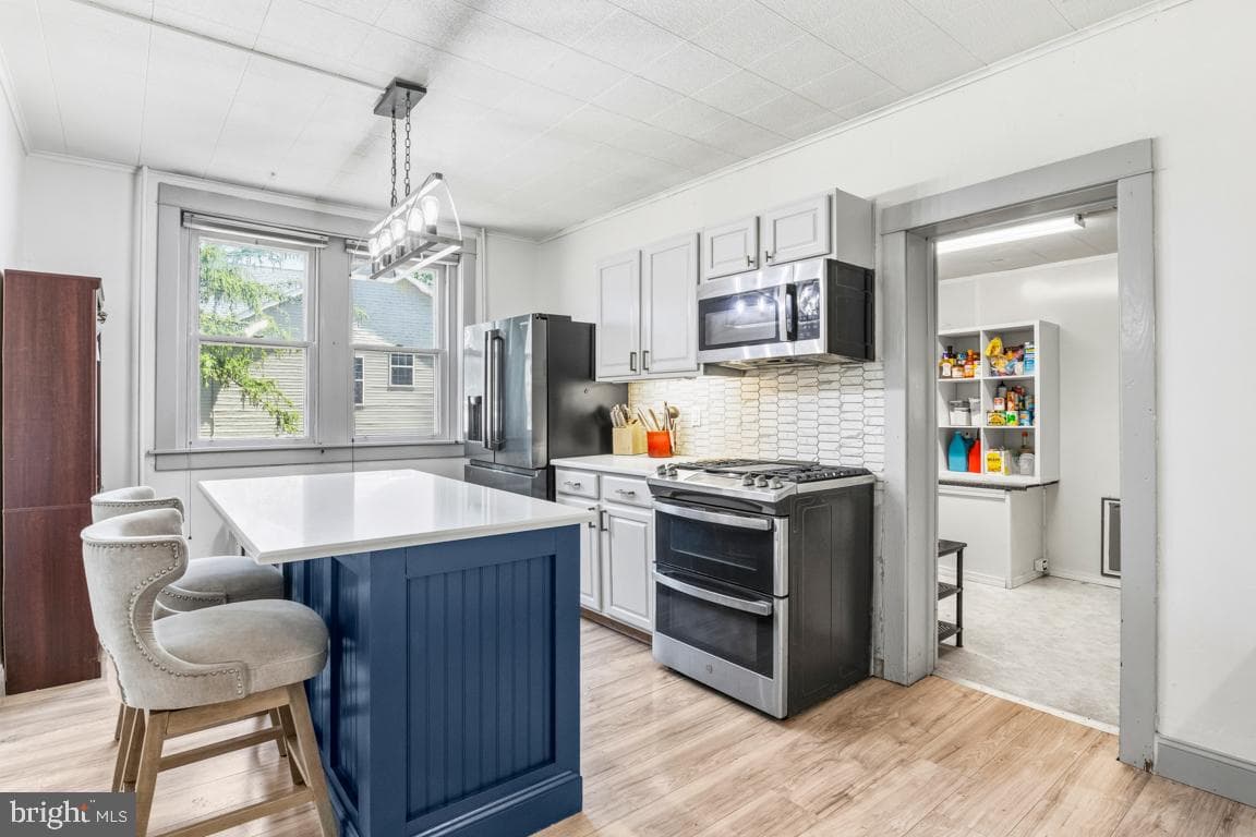 705 E Walnut Street photo 4