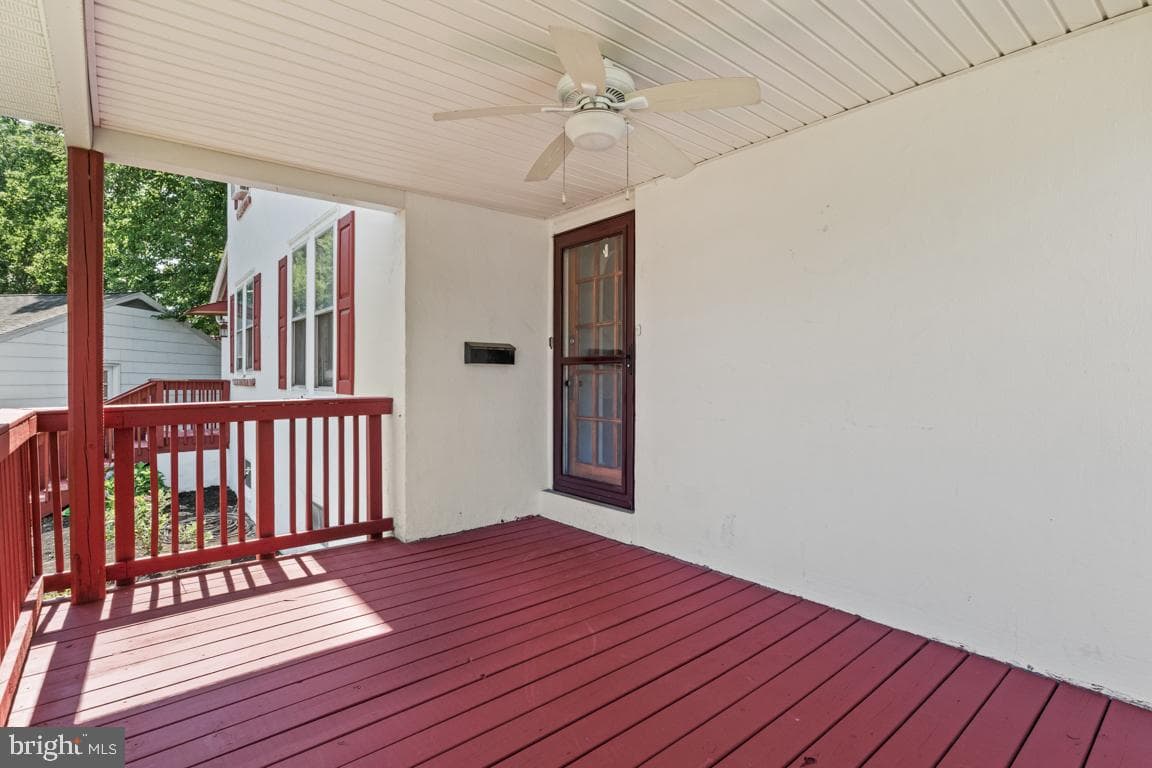 705 E Walnut Street photo 8