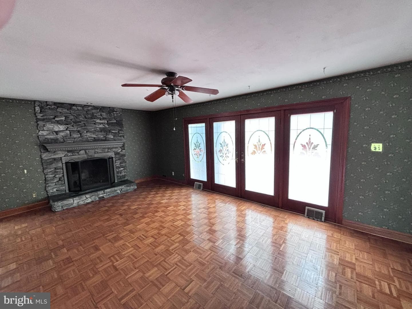 2350 N Parkview Drive photo 3