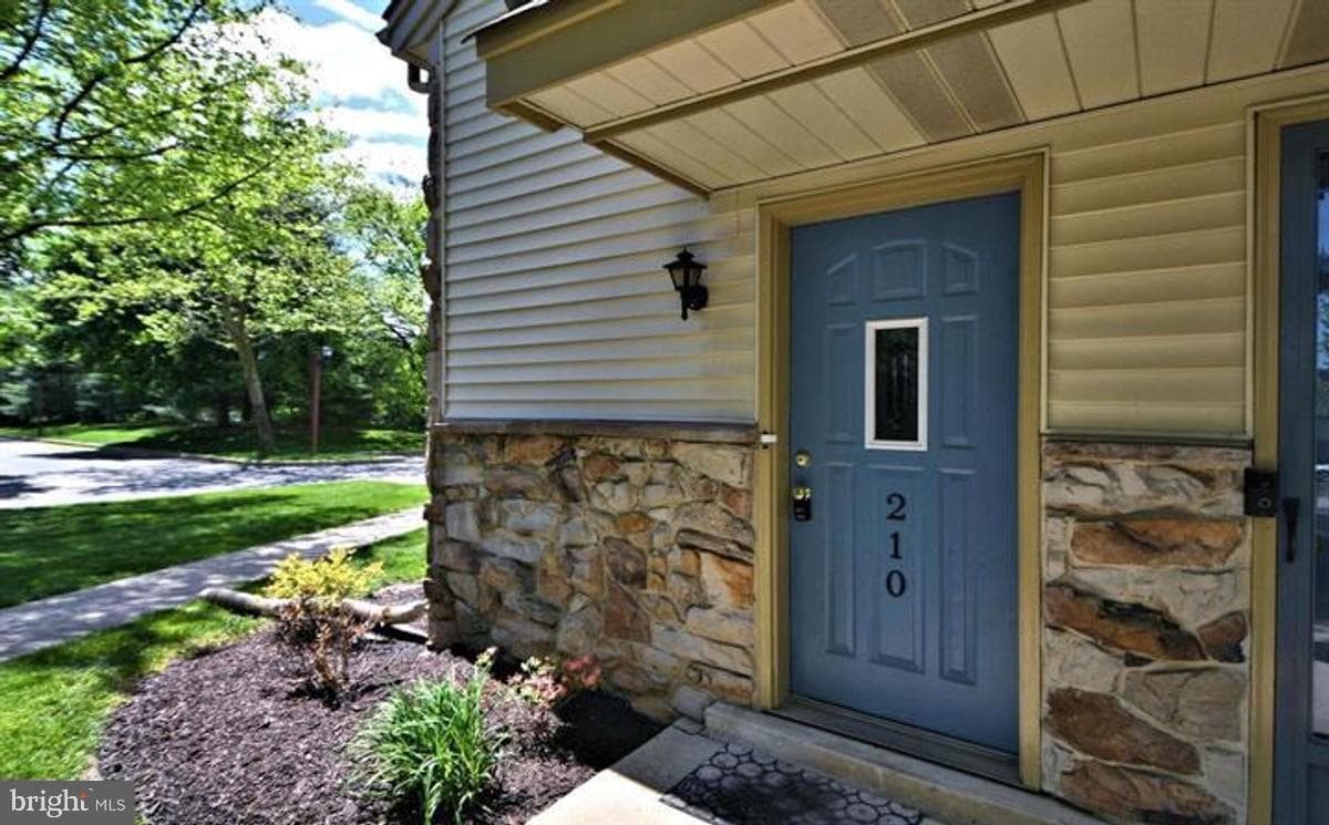 210 Foxmeadow Drive #condo 210 photo 3