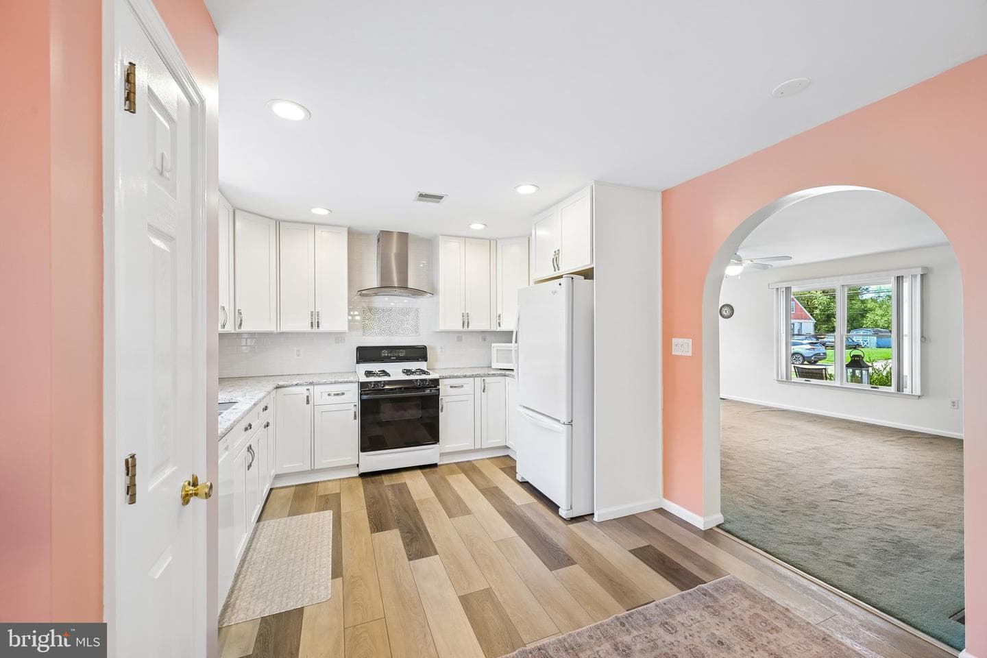 12 Lawn Avenue photo 12