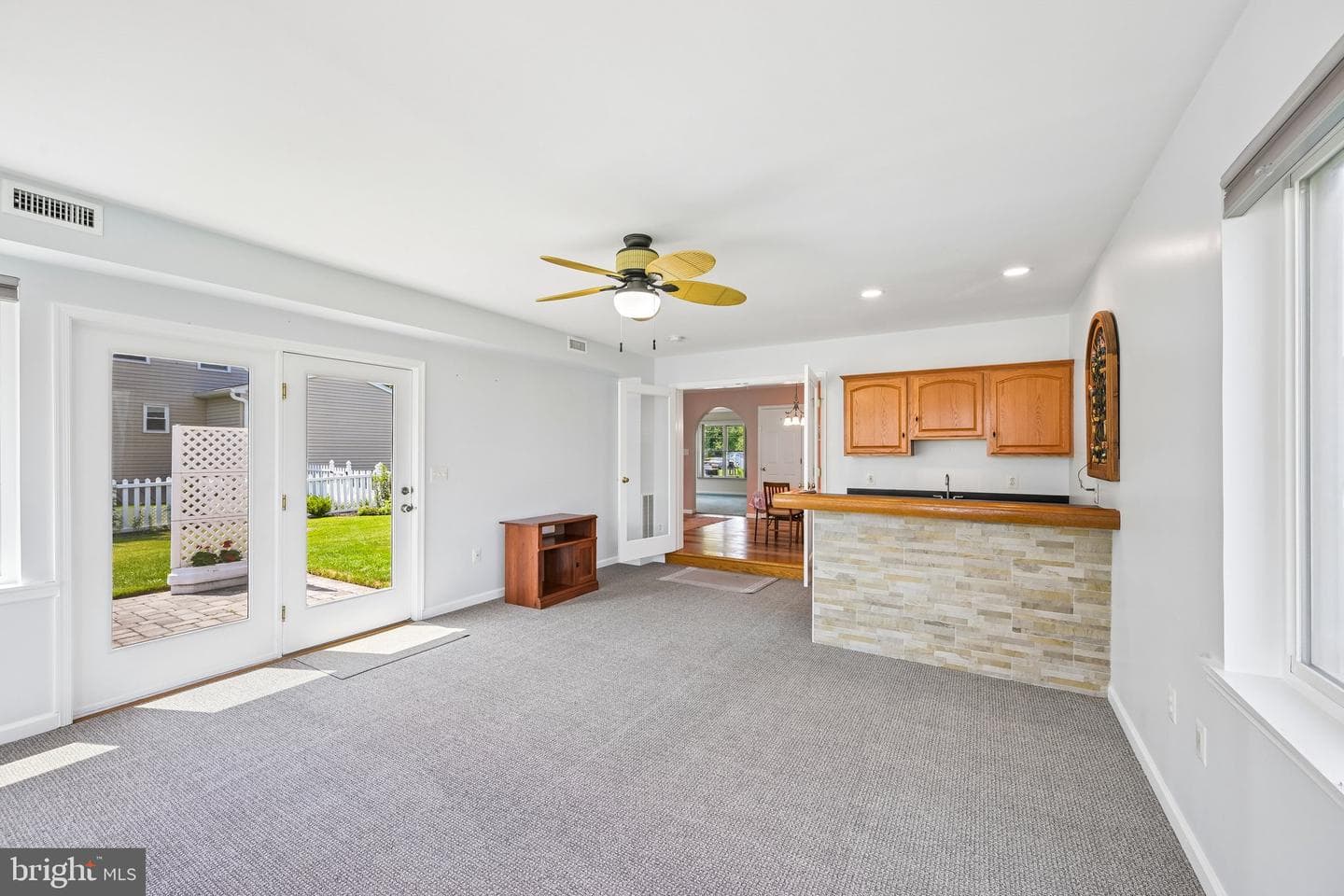 12 Lawn Avenue photo 18
