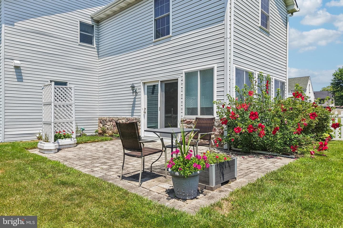 12 Lawn Avenue photo 42