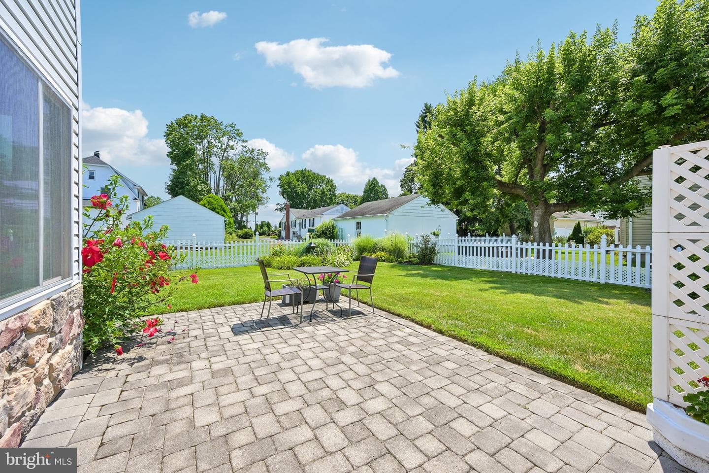 12 Lawn Avenue photo 43
