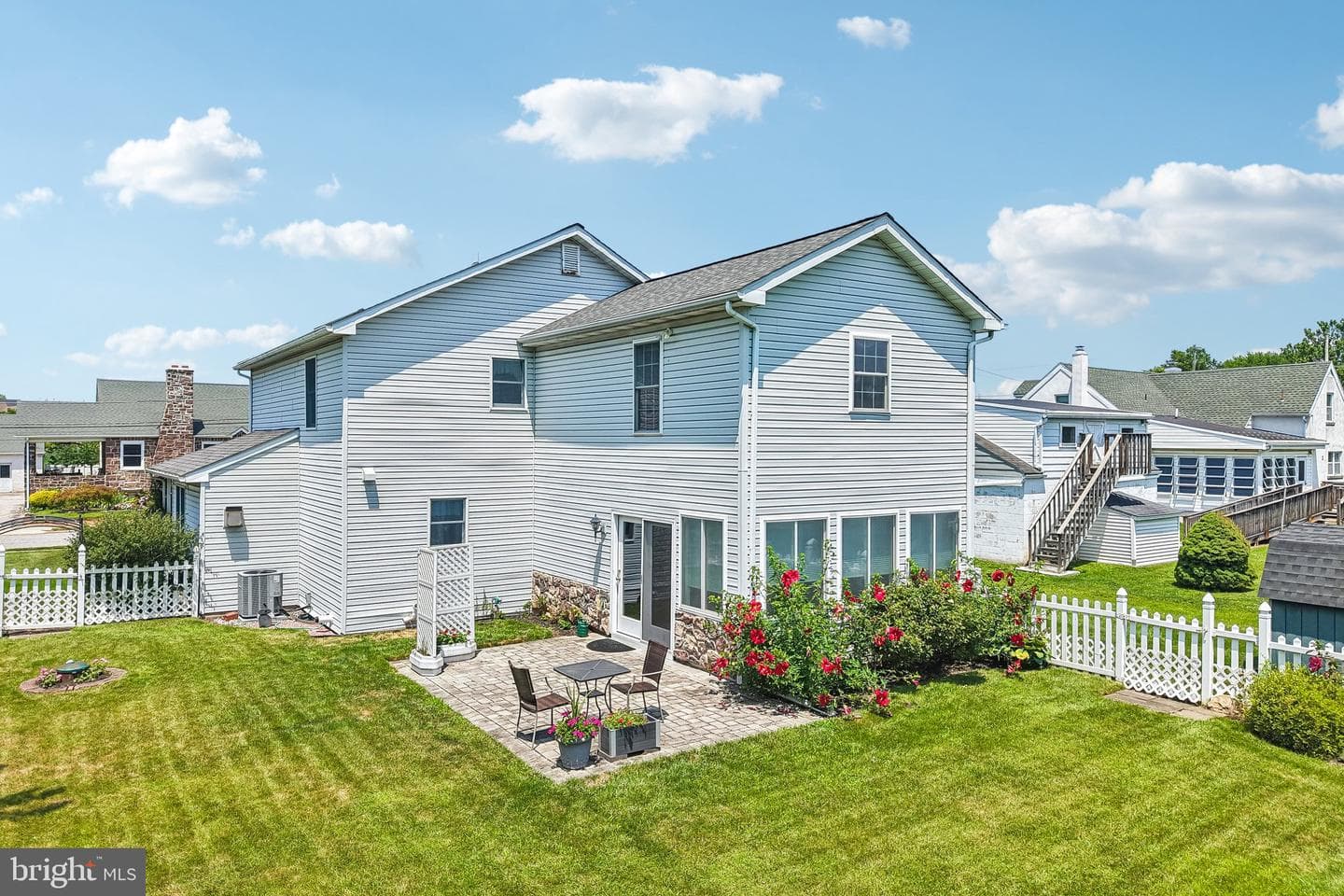 12 Lawn Avenue photo 46