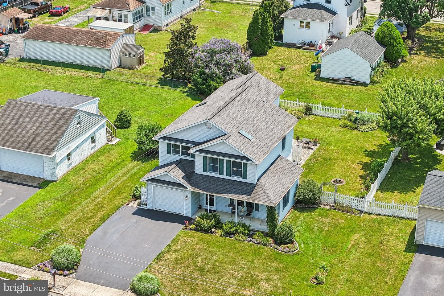 12 Lawn Avenue photo 49
