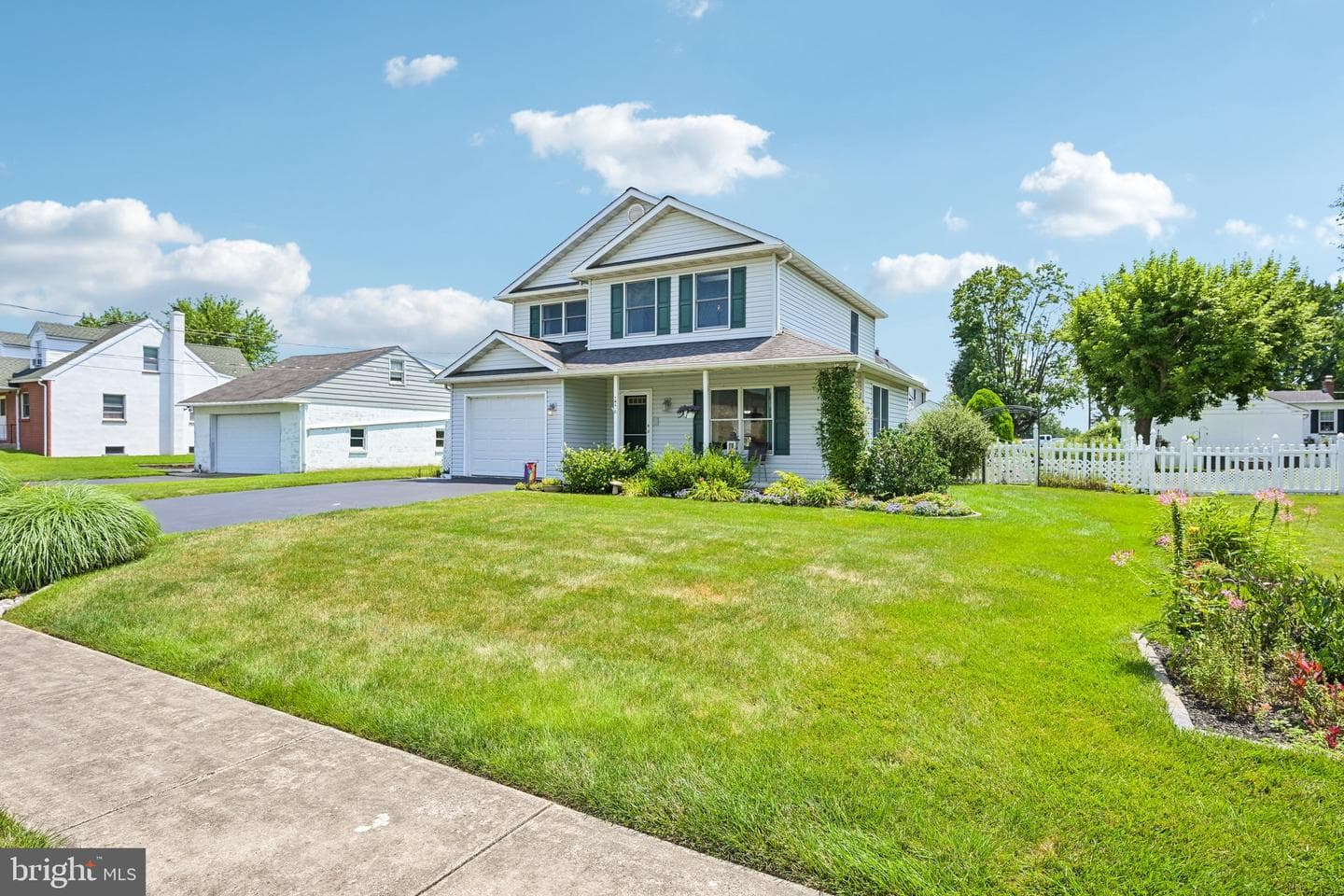 12 Lawn Avenue photo 52