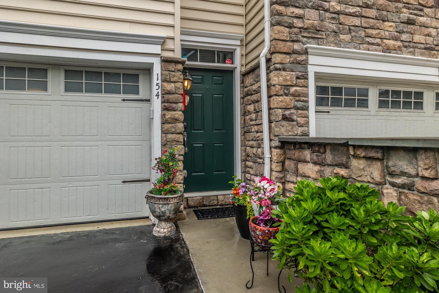 154 Moorehead Avenue photo 2