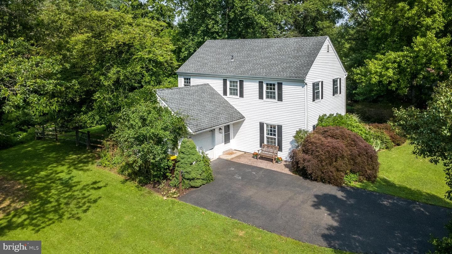 2045 Foster Road photo 2