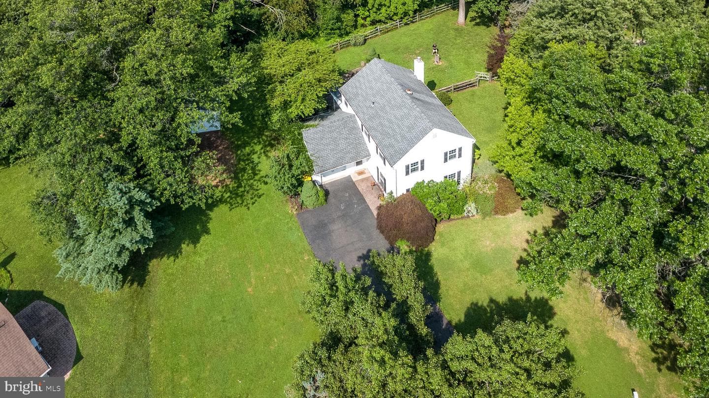 2045 Foster Road photo 3