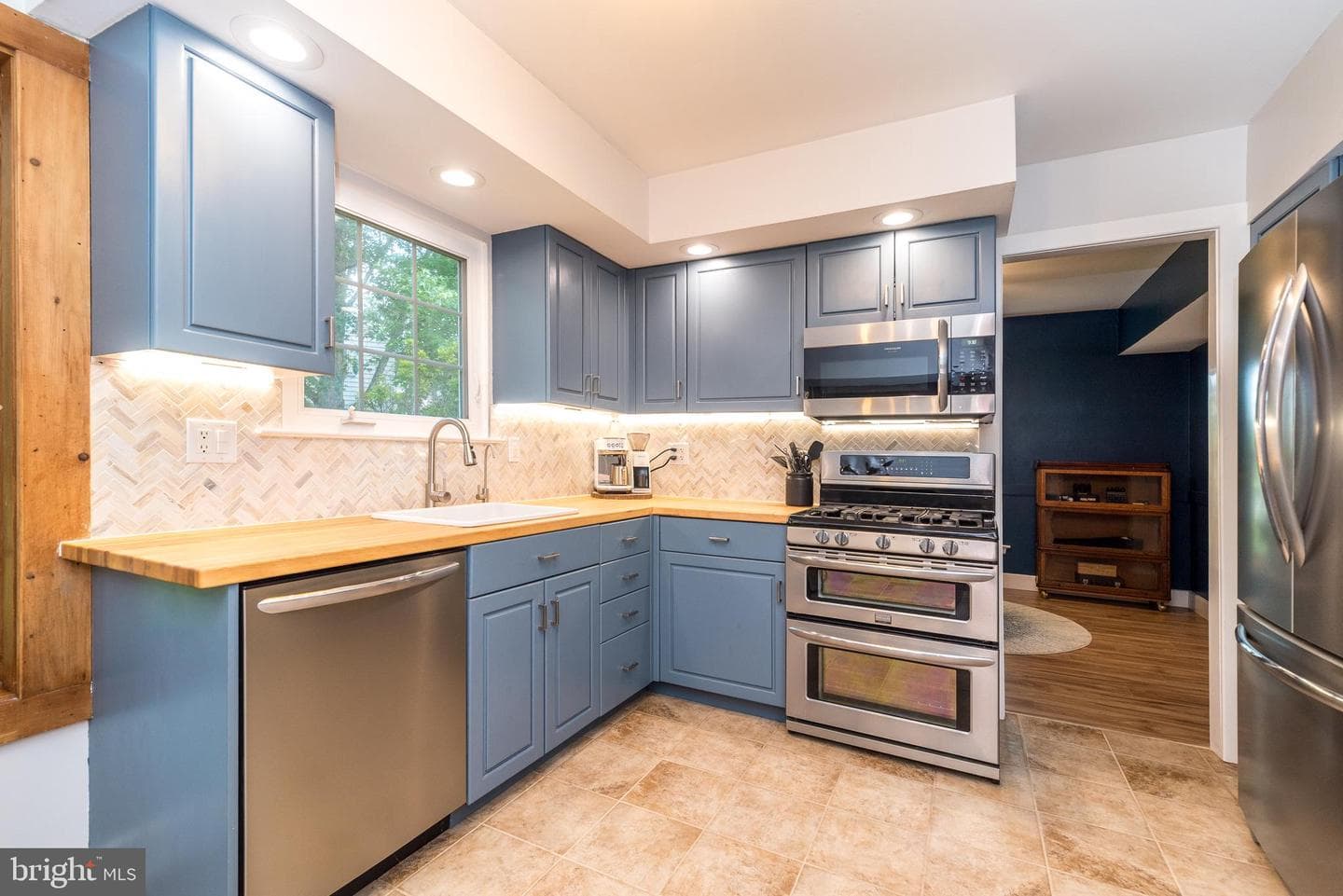 2045 Foster Road photo 7