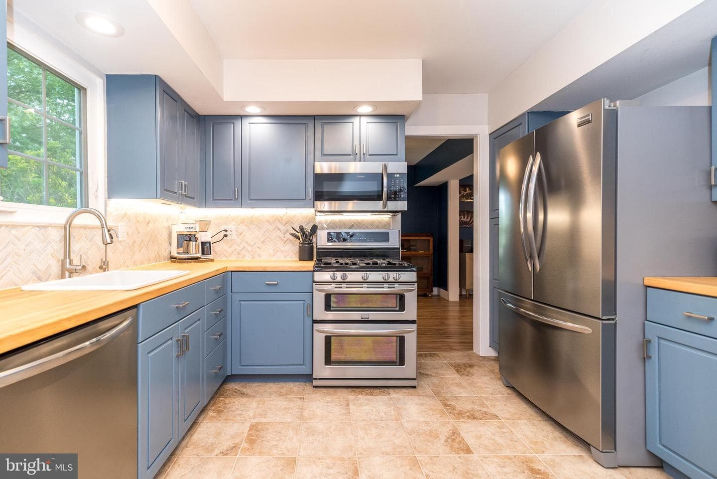 2045 Foster Road photo 8