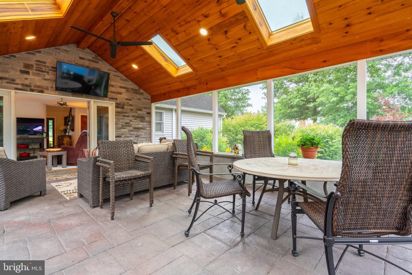 1397 Edgeview Street photo 18