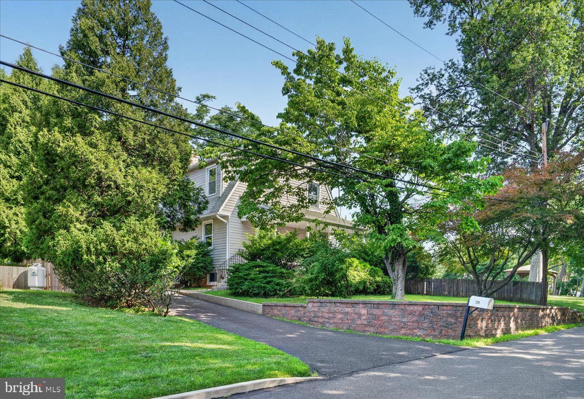 238 Homestead Lane photo 2