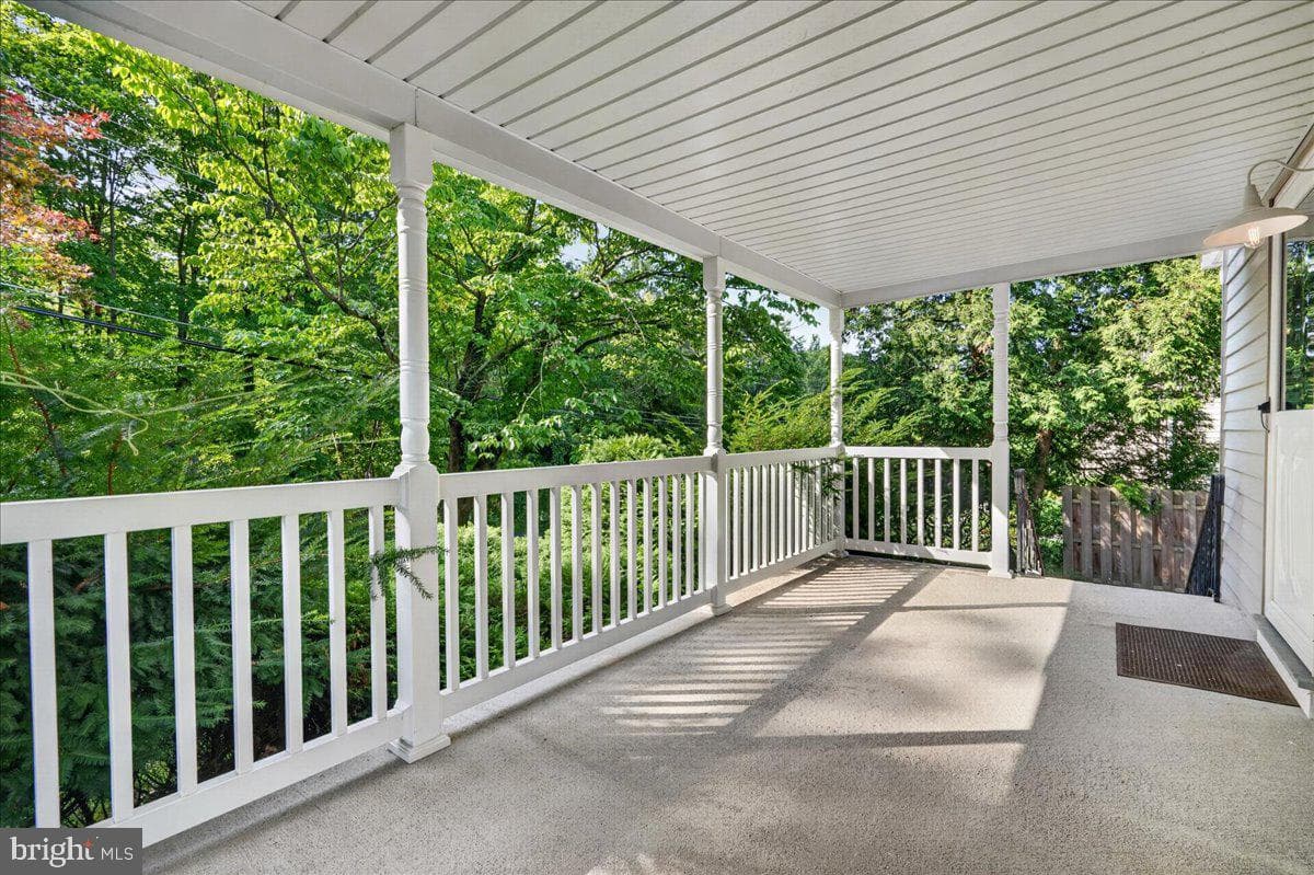 238 Homestead Lane photo 4