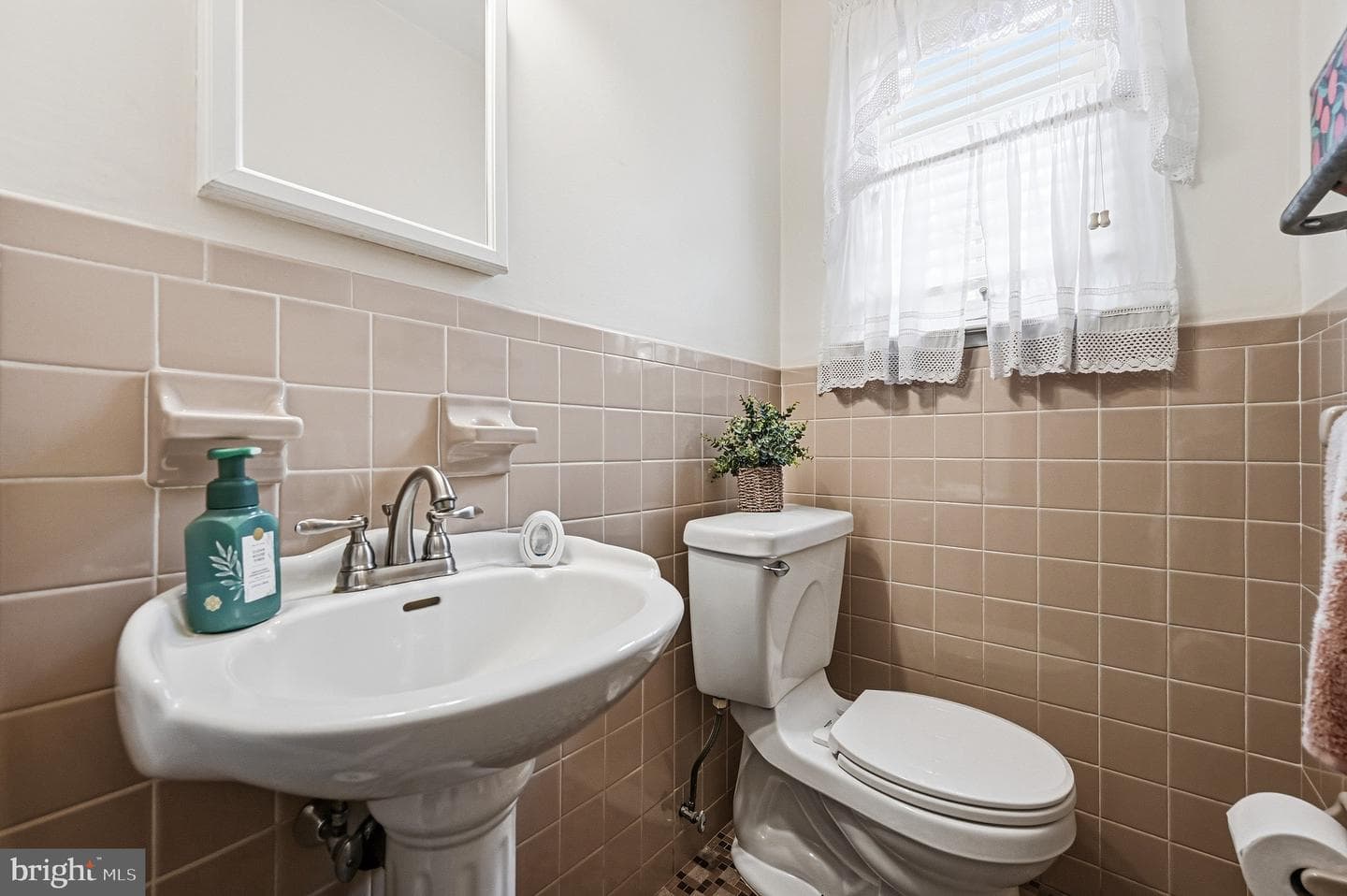 663 Serrill Drive photo 21