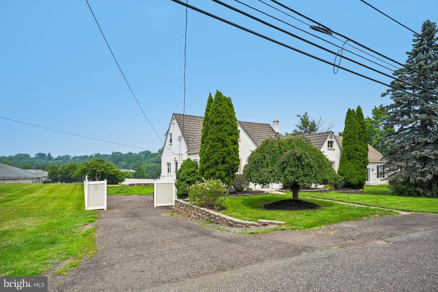 2144 Sunnyside Avenue photo 3
