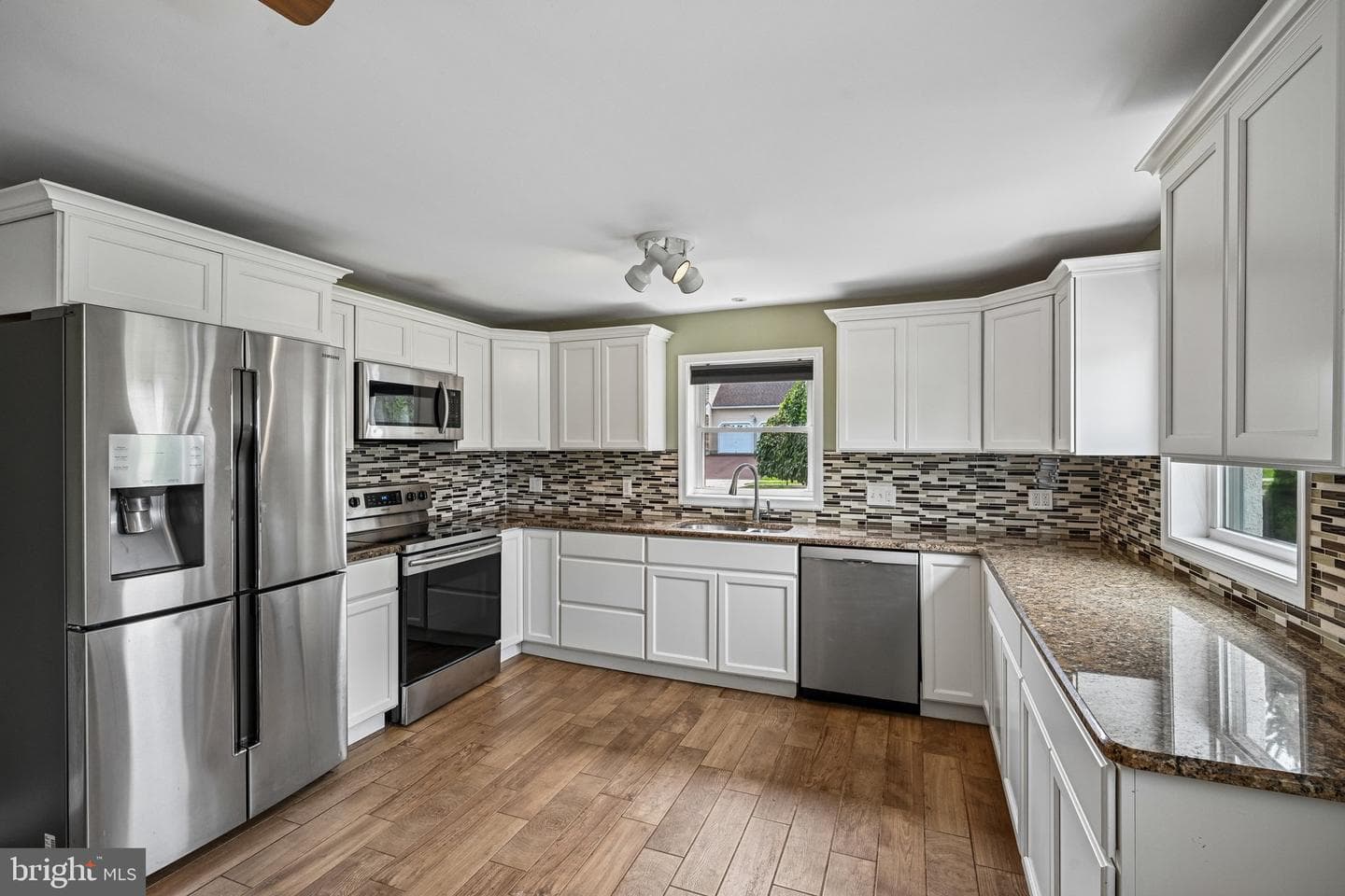2144 Sunnyside Avenue photo 9