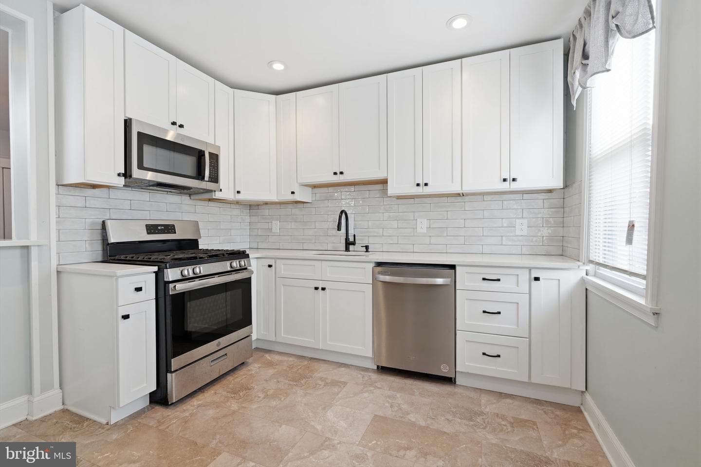 1814 Chelsea Road photo 8