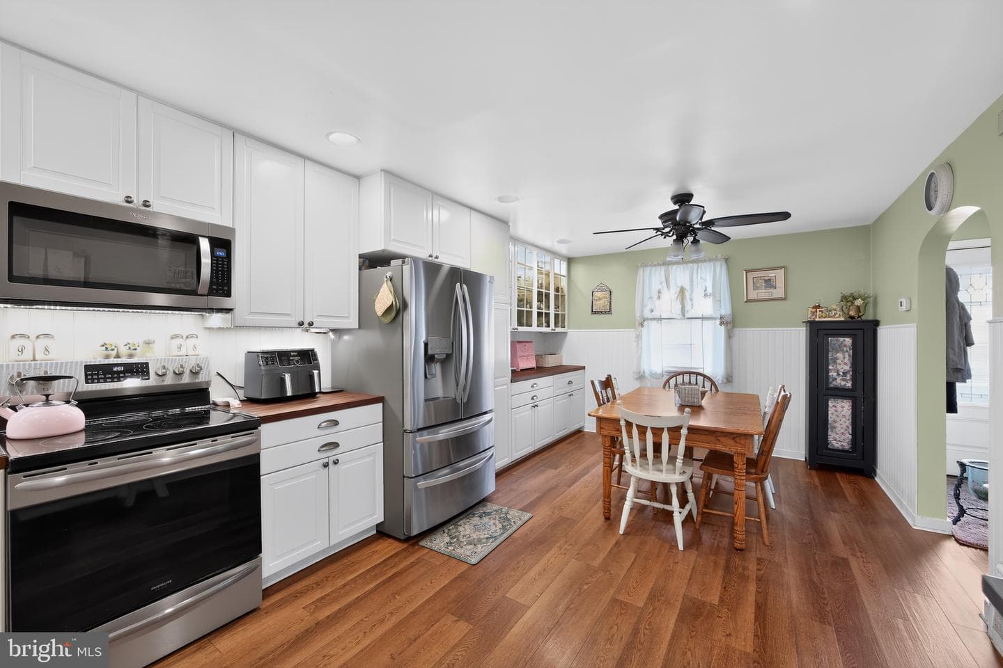 250 W King Street photo 3