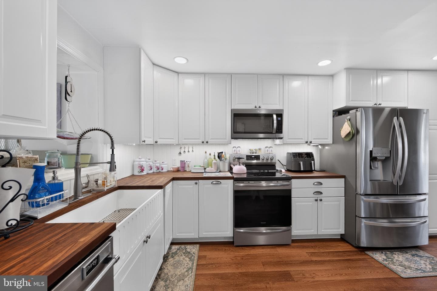 250 W King Street photo 4