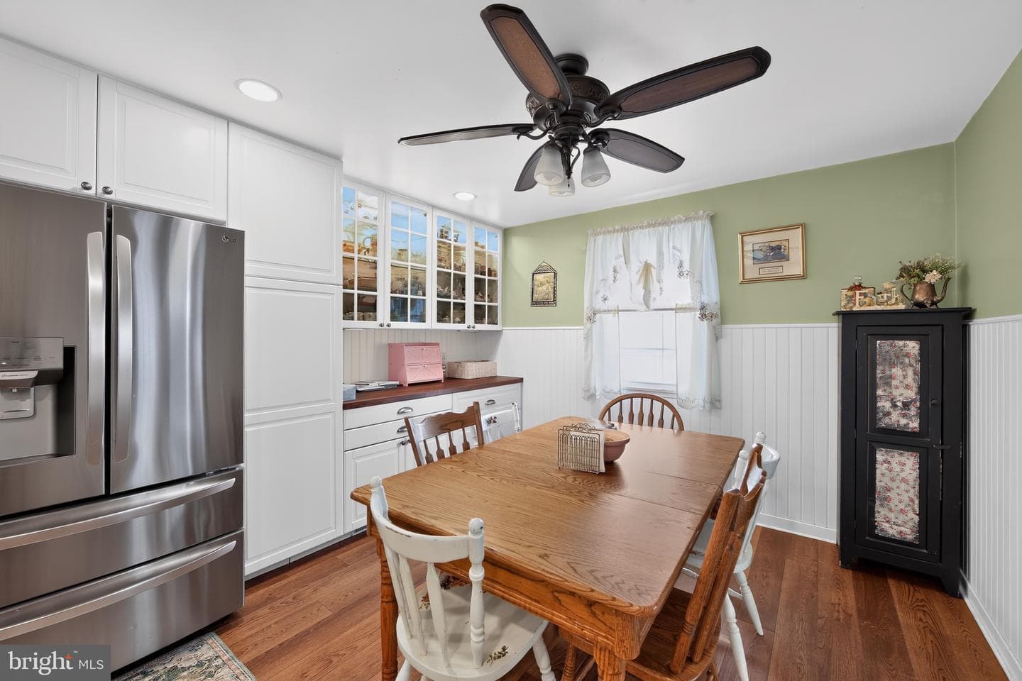 250 W King Street photo 5