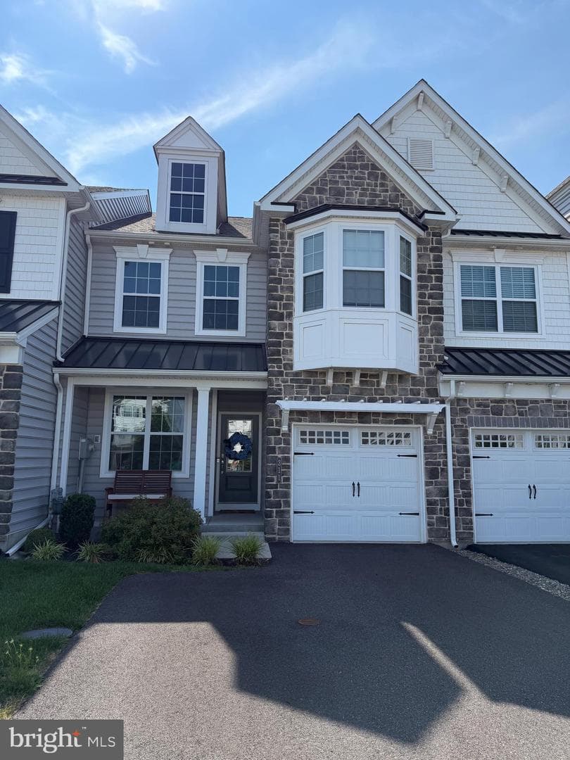 311 Flintrock Court photo 2