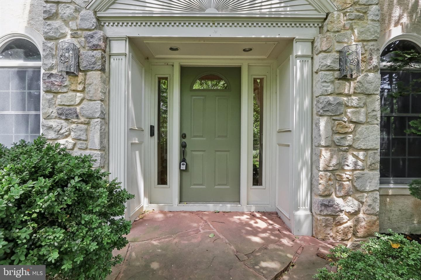 111 Manor Drive photo 1