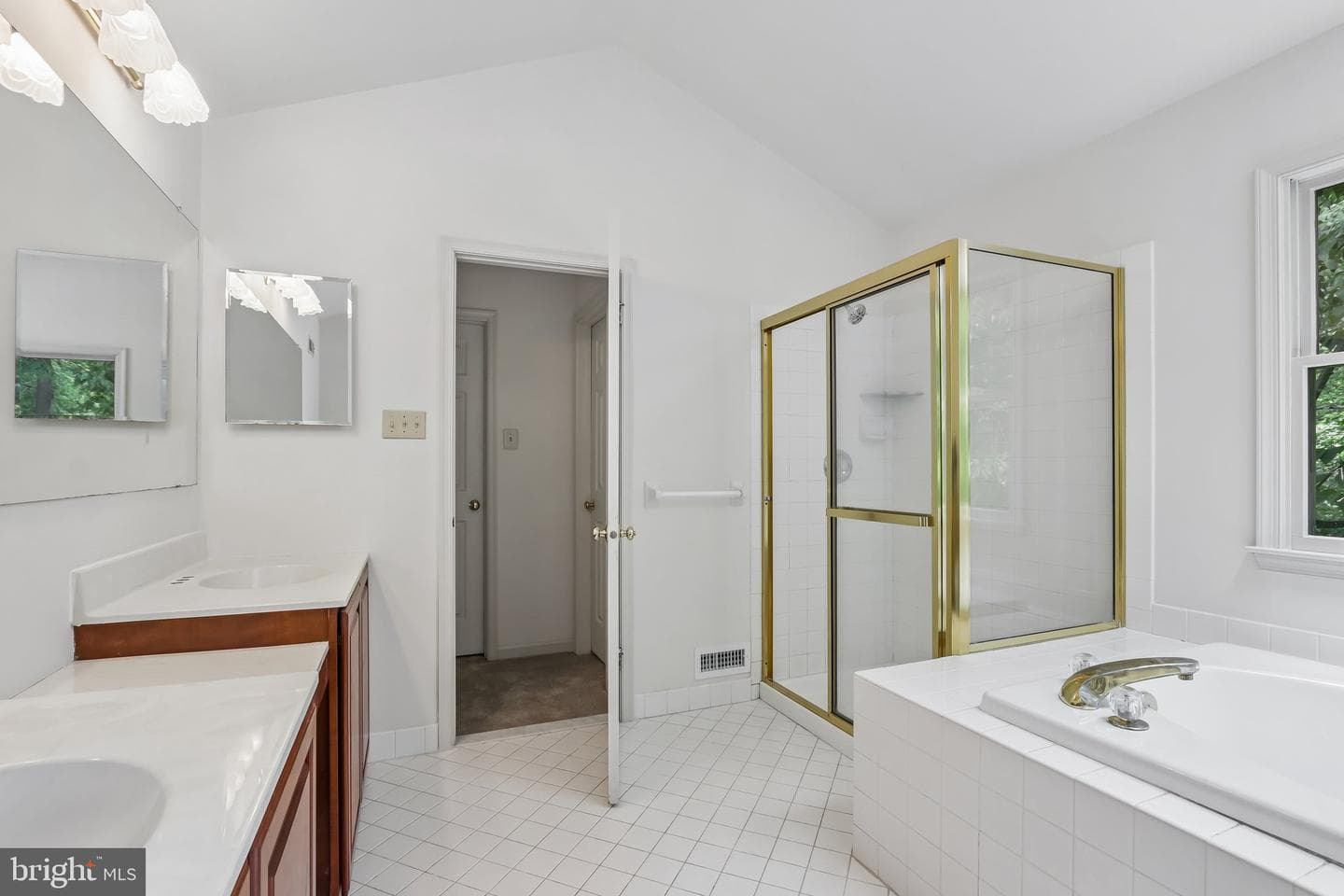 111 Manor Drive photo 35