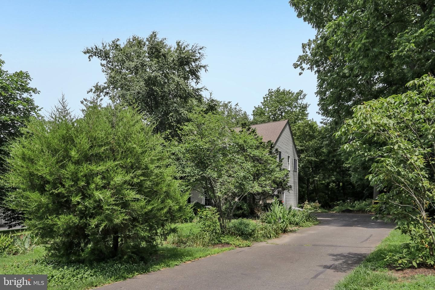 111 Manor Drive photo 6