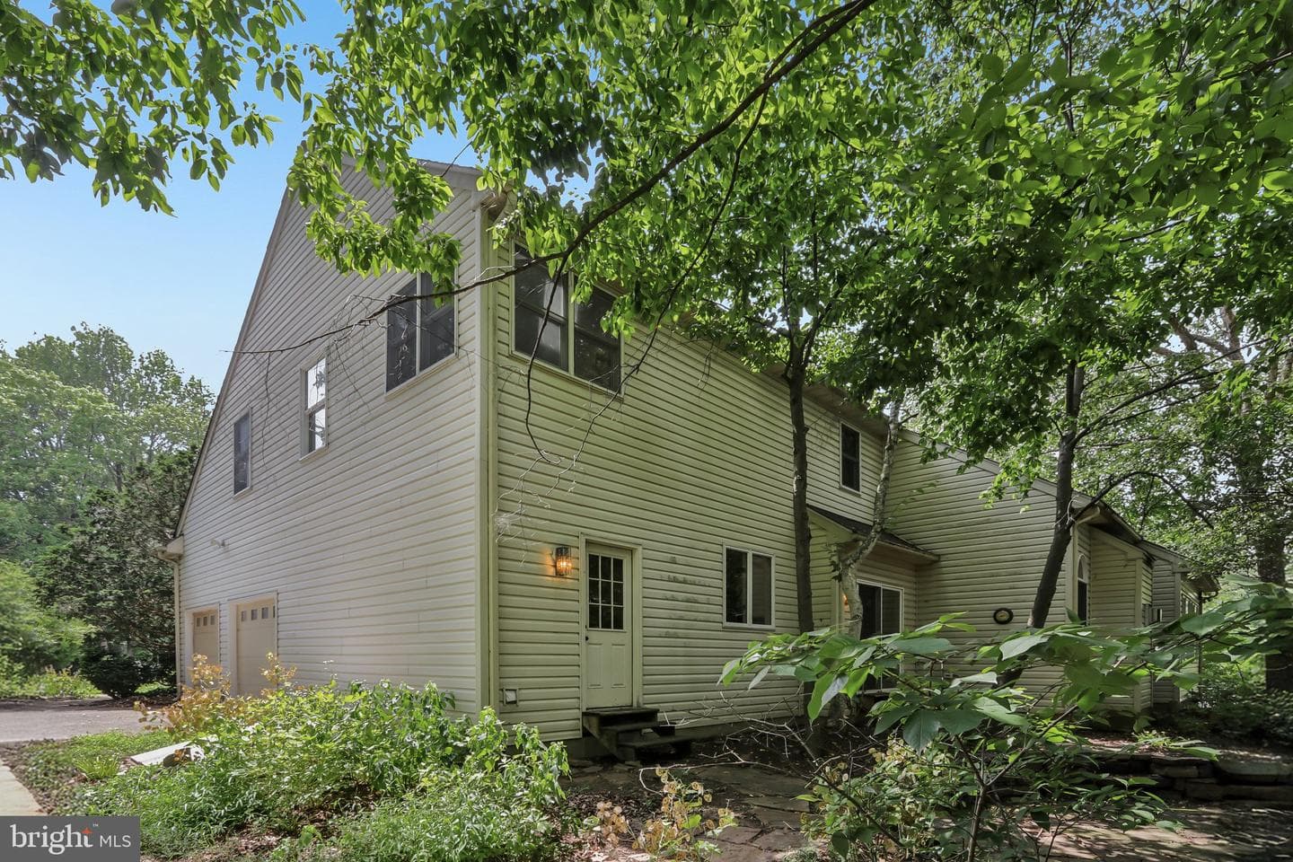 111 Manor Drive photo 8
