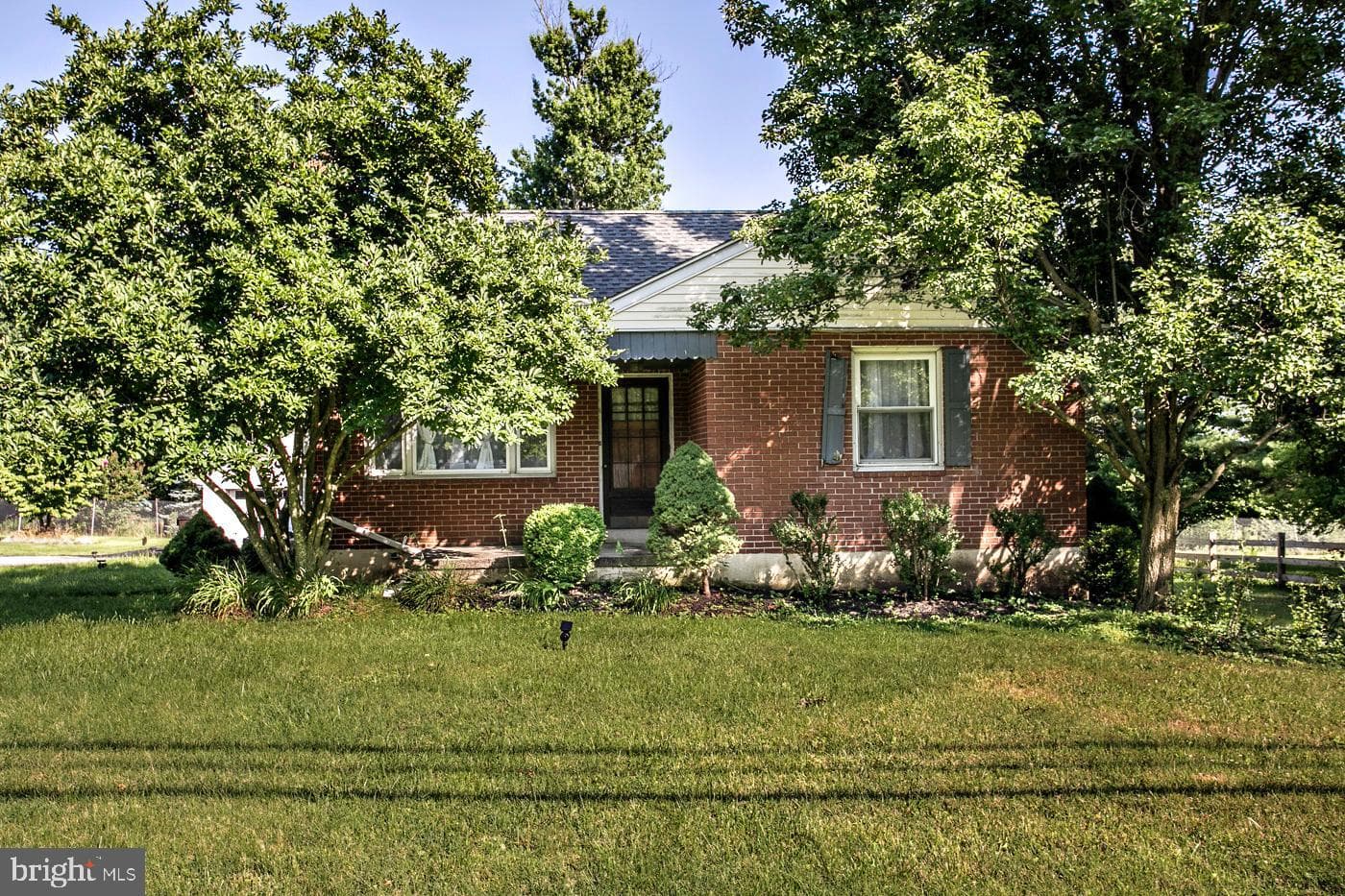 2916 Whitehall Road photo 2