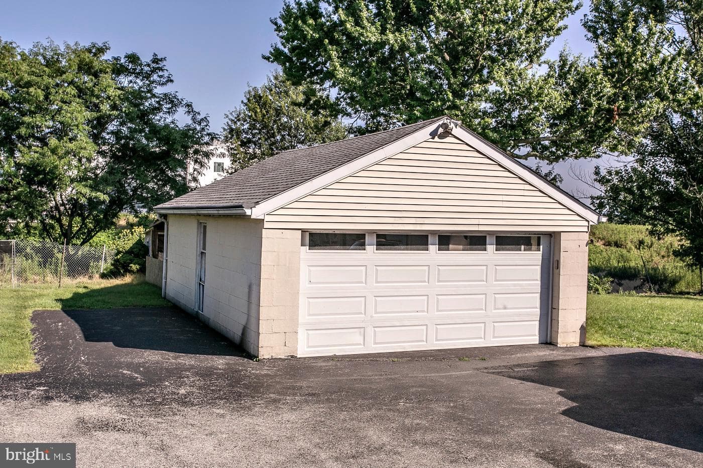 2916 Whitehall Road photo 6