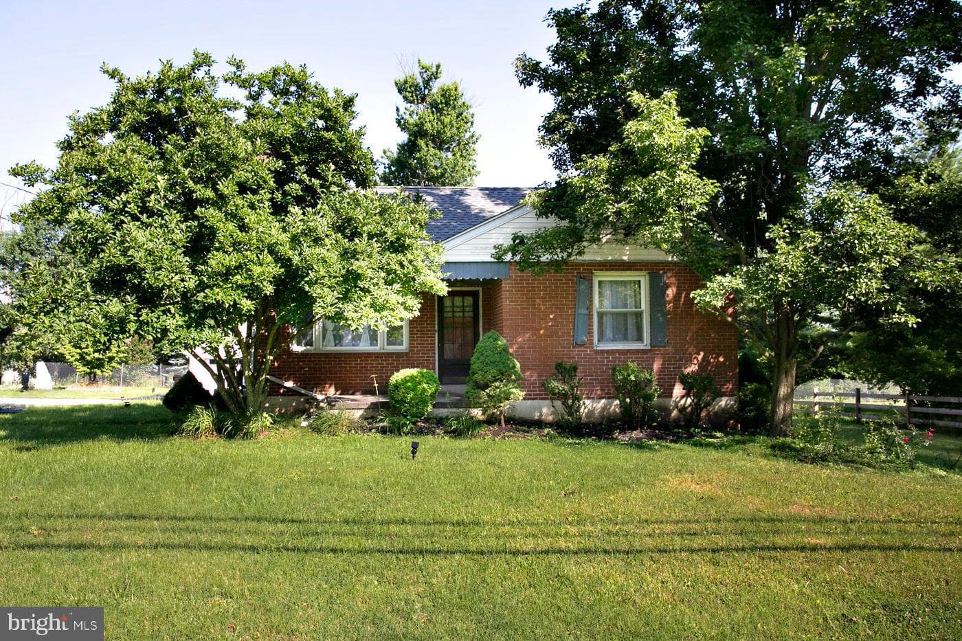 2916 Whitehall Road photo 8