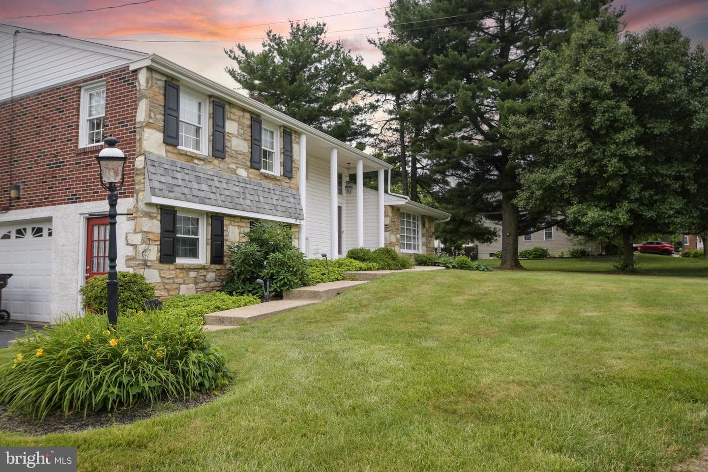 10 E Summit Avenue photo 3