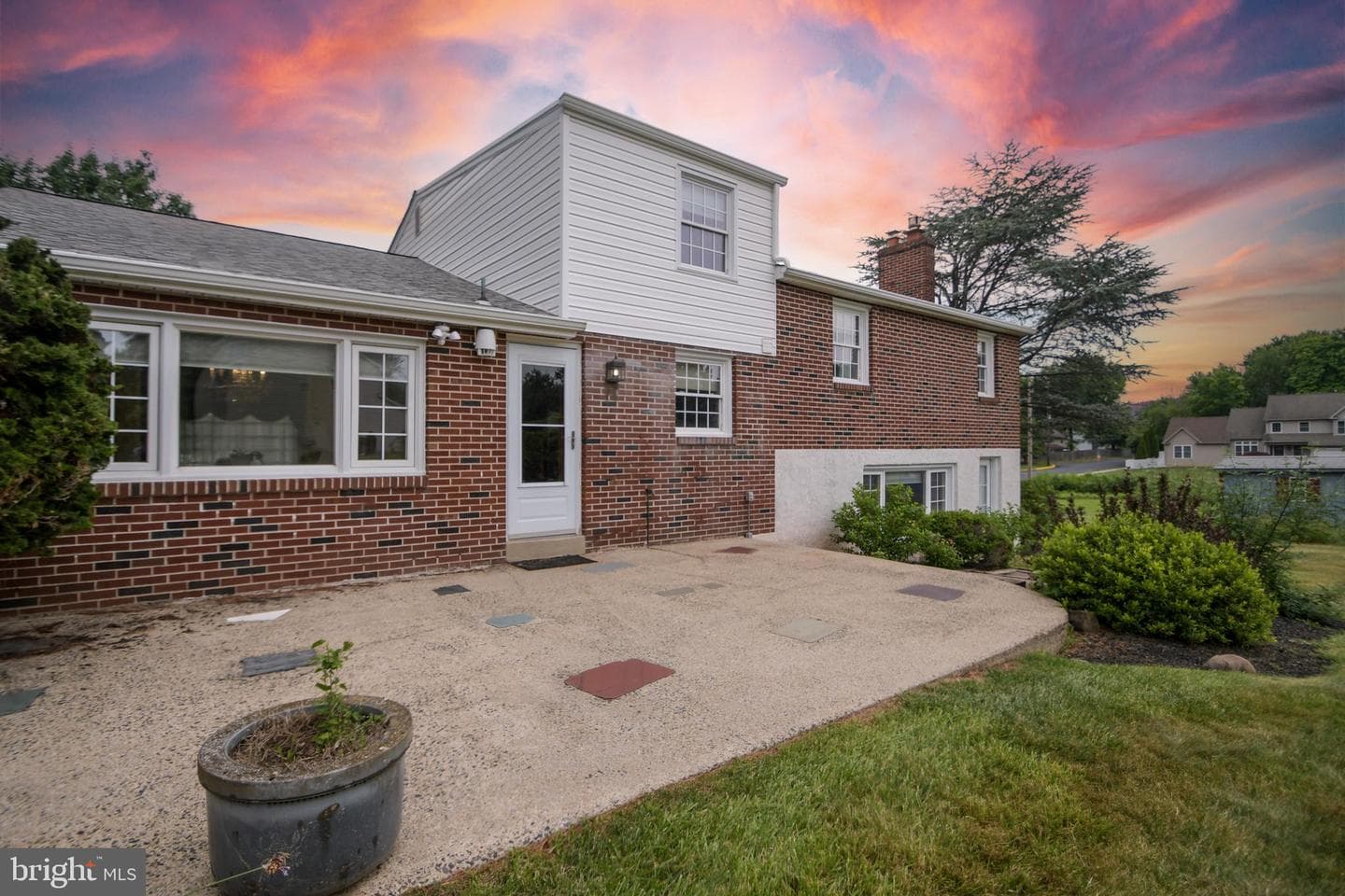 10 E Summit Avenue photo 8